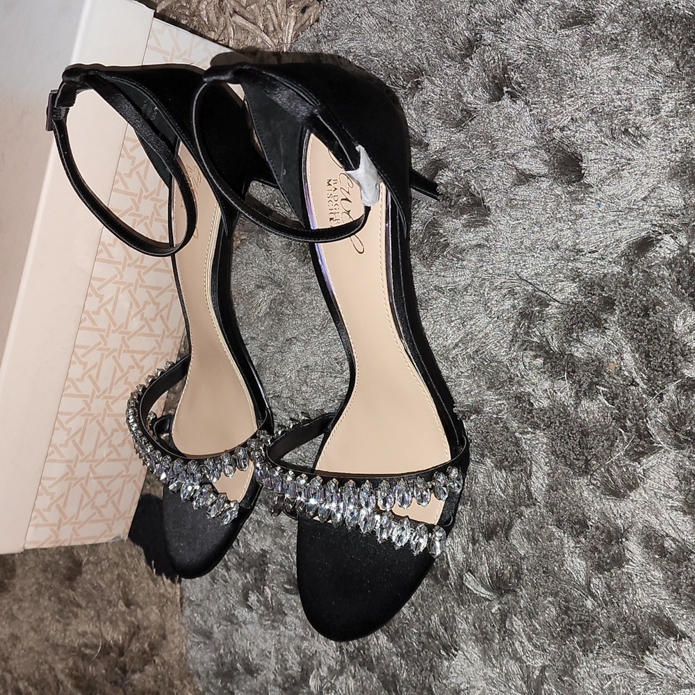 New Jewel Badgley Mischka Sandal - Picture 4 of 5